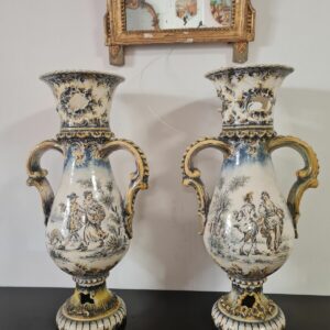 Coppia di Vasi in Maiolica